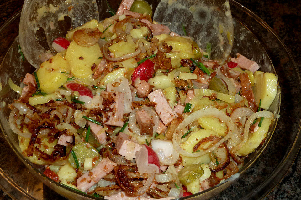 Biergarten-Salat mit Fleischkäse