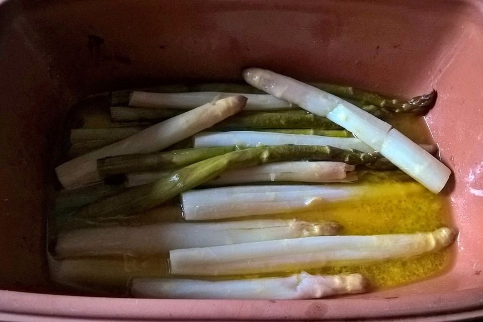 Spargel im Römertopf