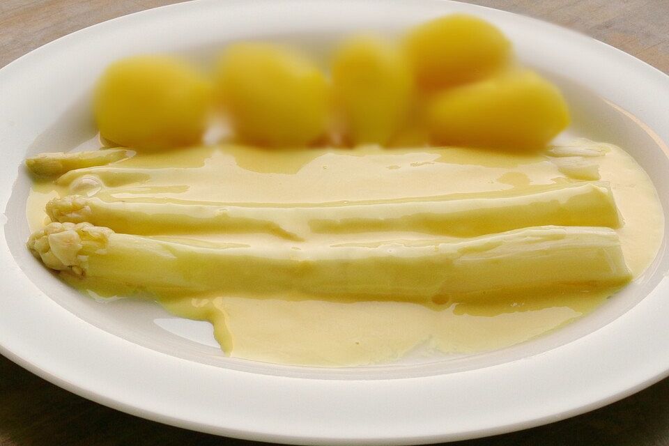 Spargel im Römertopf