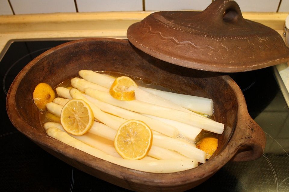 Spargel im Römertopf