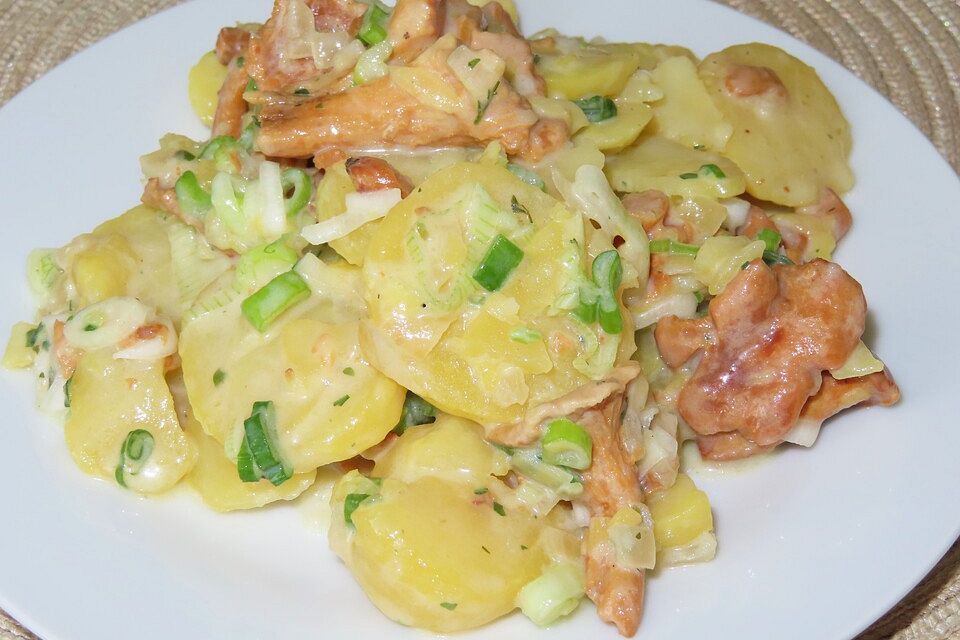 Kartoffelsalat mit Pfifferlingen