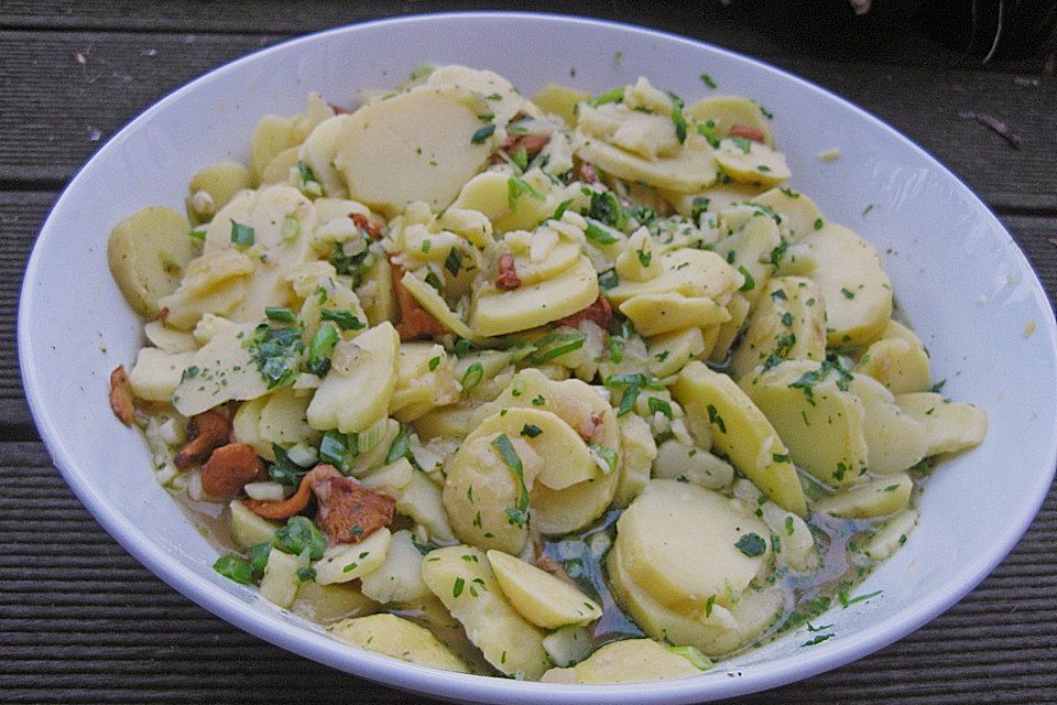 Kartoffelsalat mit Pfifferlingen