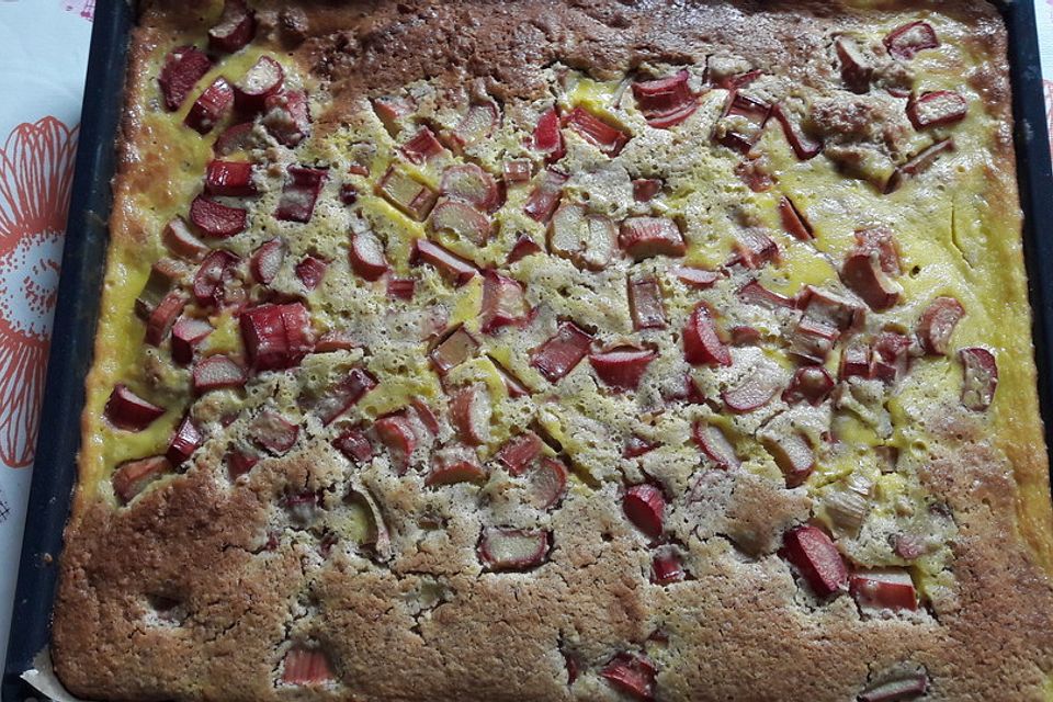 Rhabarberkuchen mit Eierlikör - Rahmguss