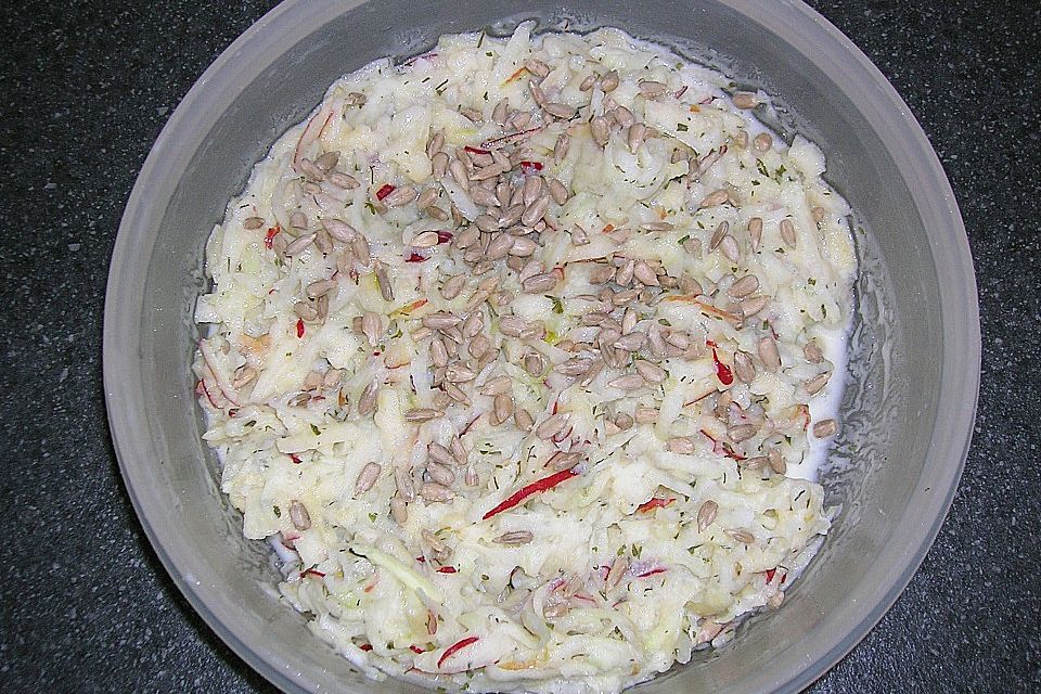 Kohlrabisalat mit  Apfel