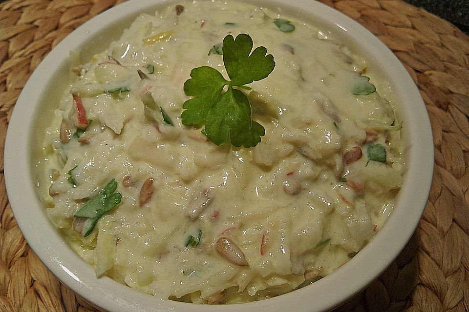 Kohlrabisalat mit  Apfel