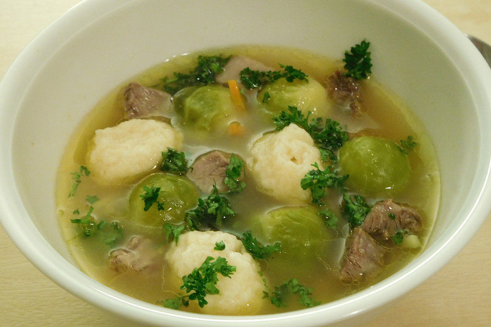 Rosenkohlsuppe mit Käseklößchen