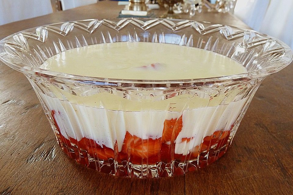 Vanillepudding mit Erdbeeren