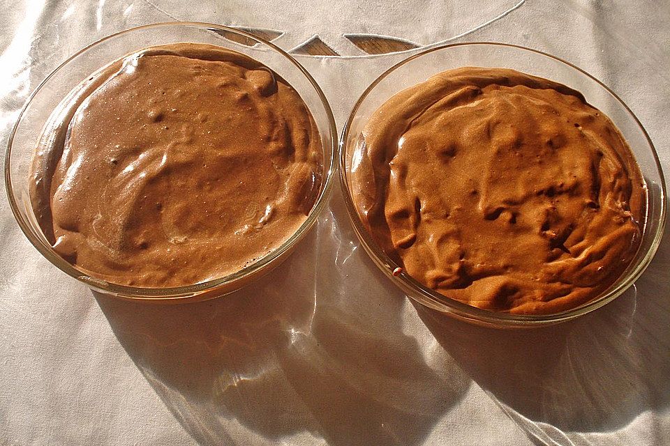 Luftiger Schokoladenpudding mit Rum