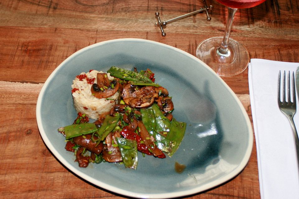 Champignonsalat mit Zuckerschoten