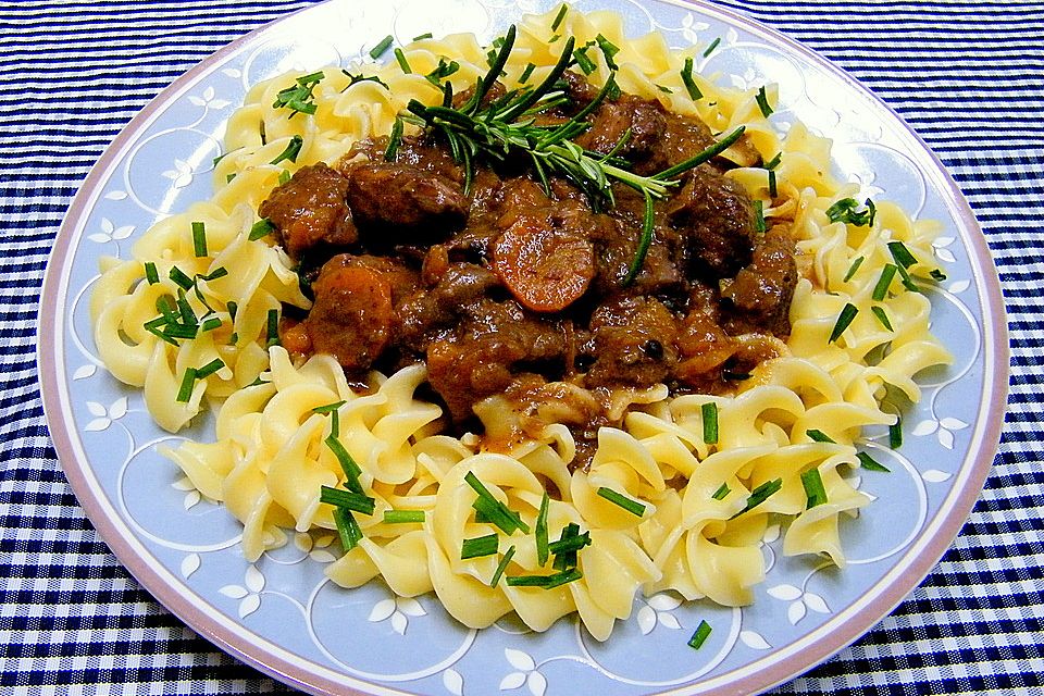 Lammgulasch mit Rosmarin