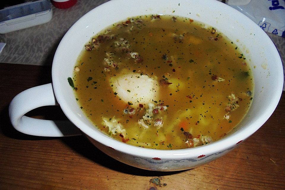 Frühlingssuppe mit Ei