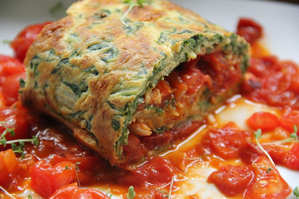 Vegetarische Roulade mit Tomatenfüllung