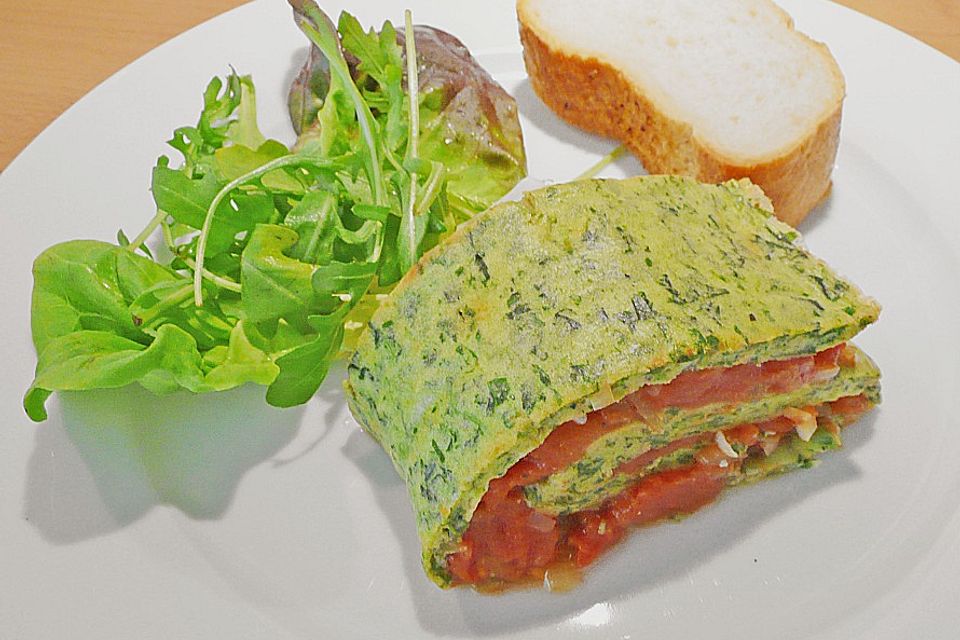 Vegetarische Roulade mit Tomatenfüllung