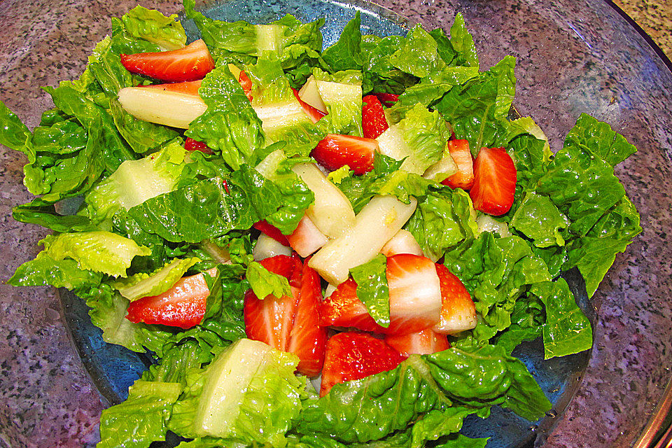 Spargelsalat mit Erdbeeren