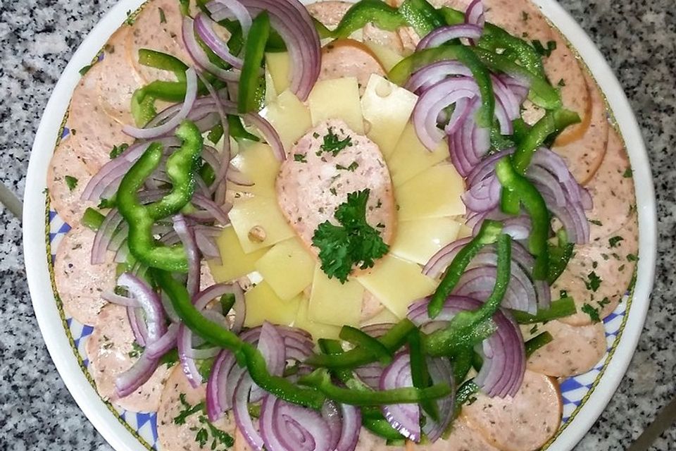 Wurstsalat, bunter mit Käse