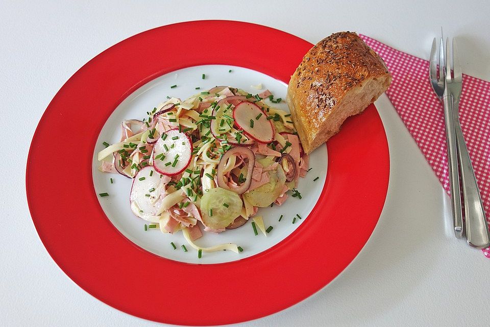 Wurstsalat, bunter mit Käse