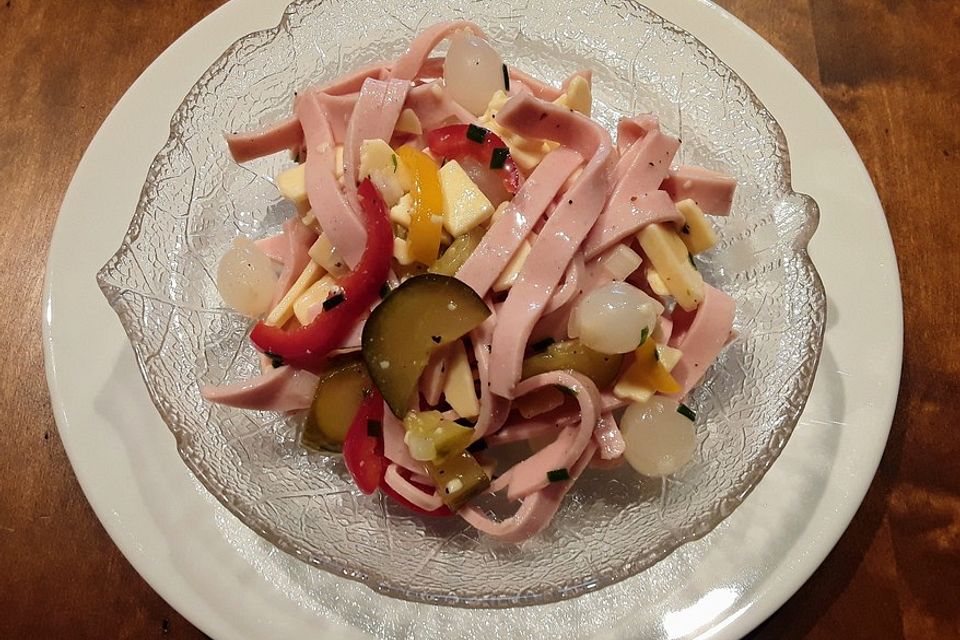 Wurstsalat, bunter mit Käse