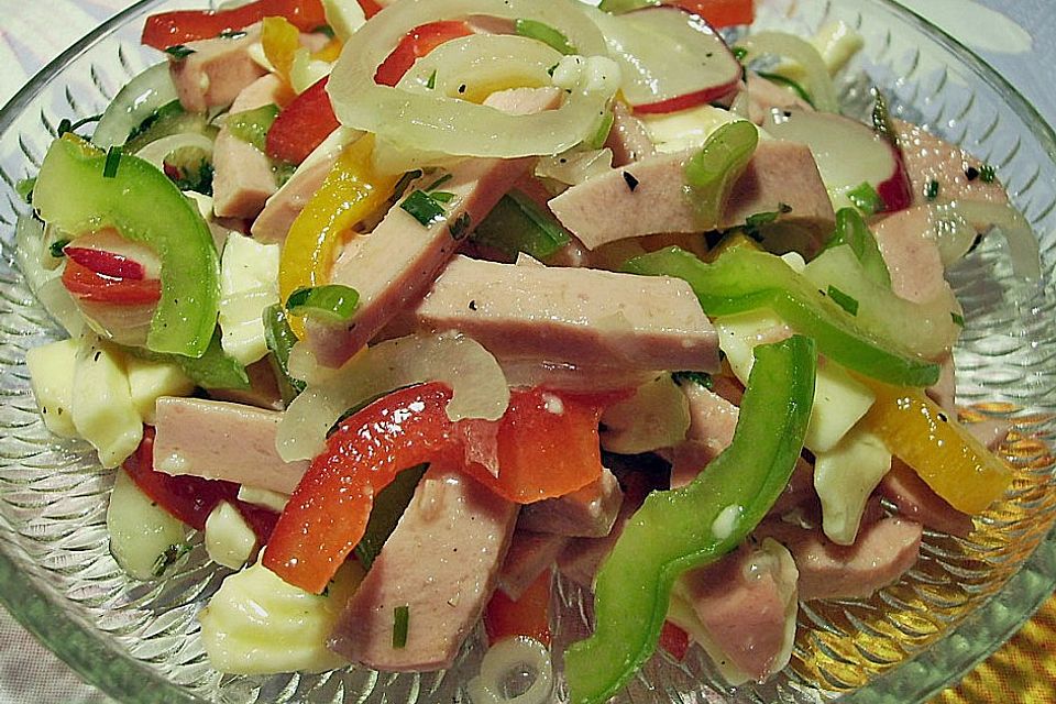 Wurstsalat, bunter mit Käse