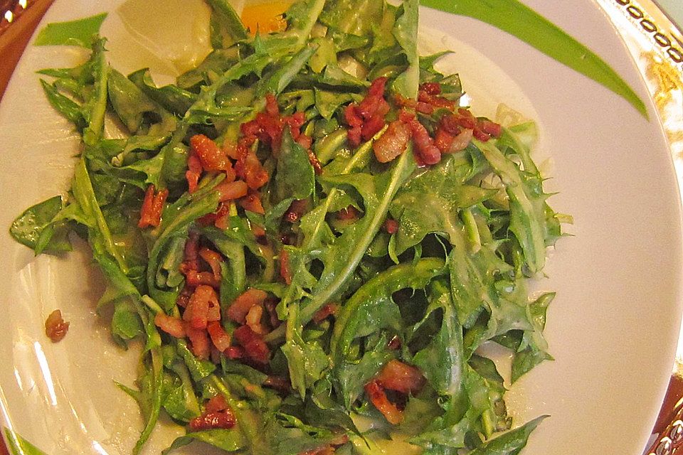 Löwenzahnsalat mit Kartoffeln