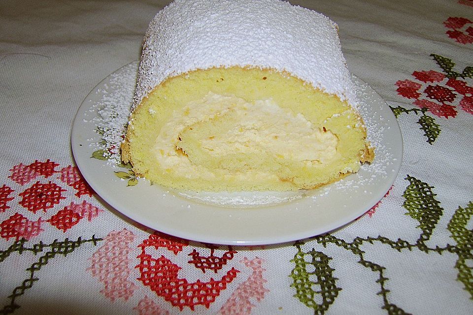 Aprikosen - Biskuit - Roulade