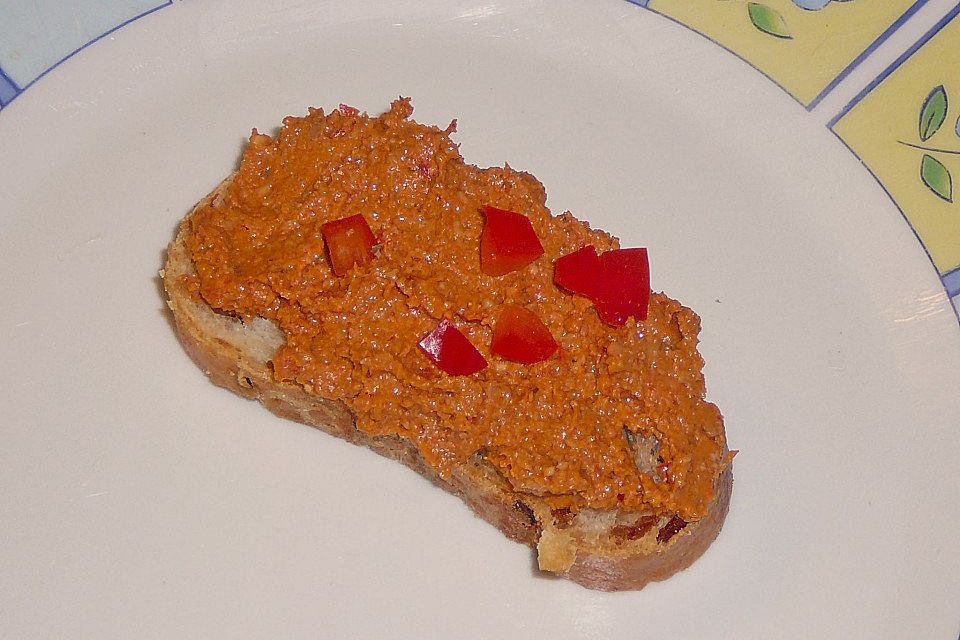 Walnuss - Paprika - Paste