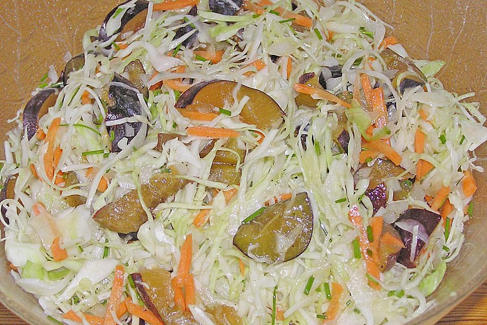 Krautsalat mit Zwetschgen