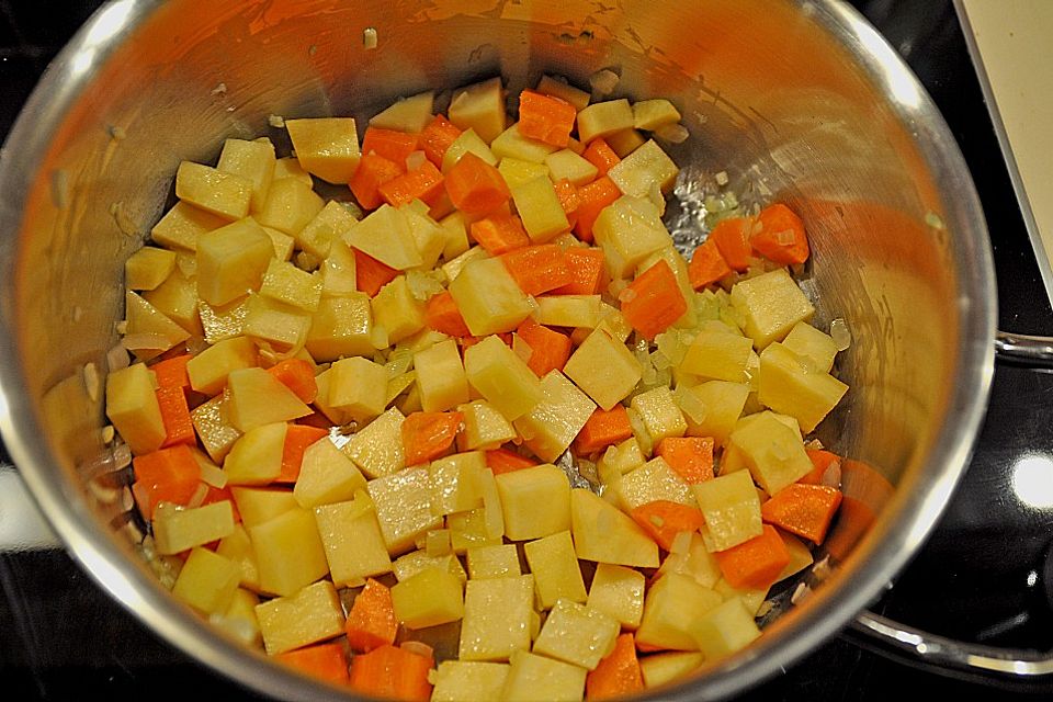 Steckrübensuppe mit geräuchertem Forellenfilet