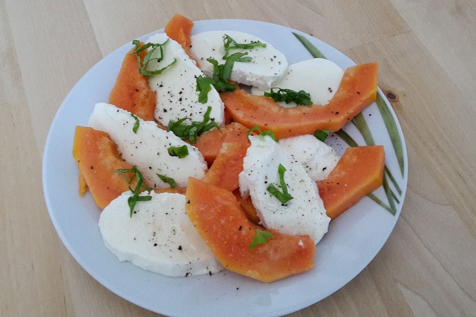 Papayasalat mit Mozzarella