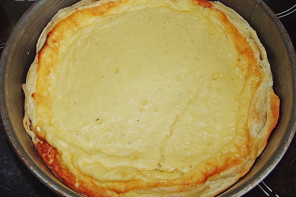 Pikanter Käsekuchen mit Blätterteig