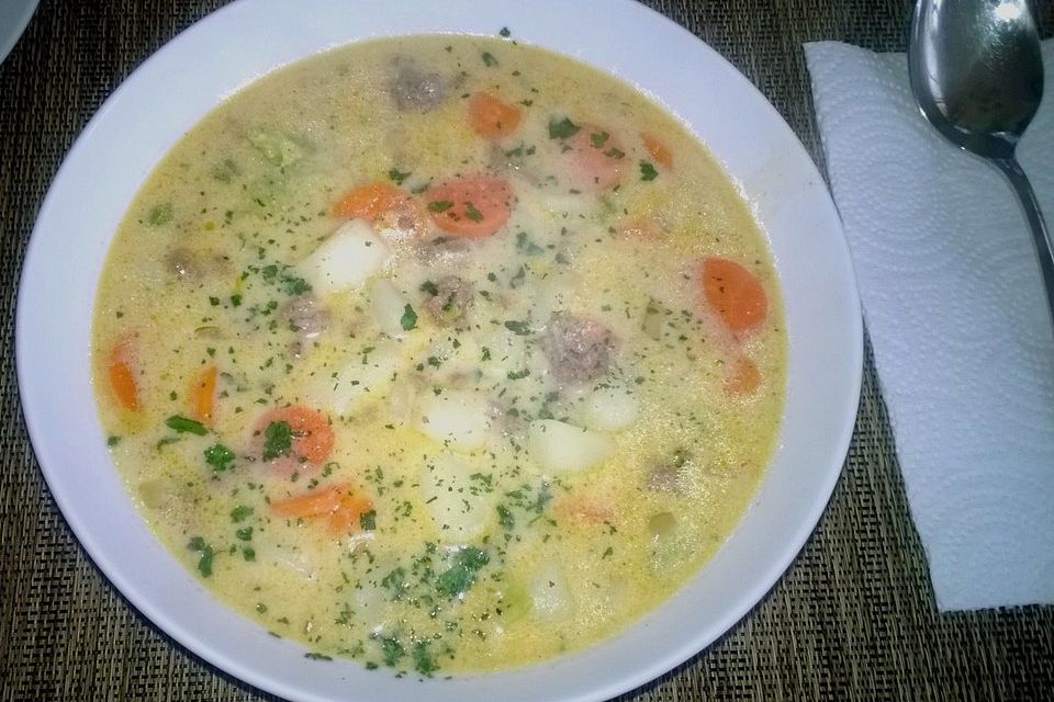 Claudis Kartoffel-Gemüse-Käsesuppe