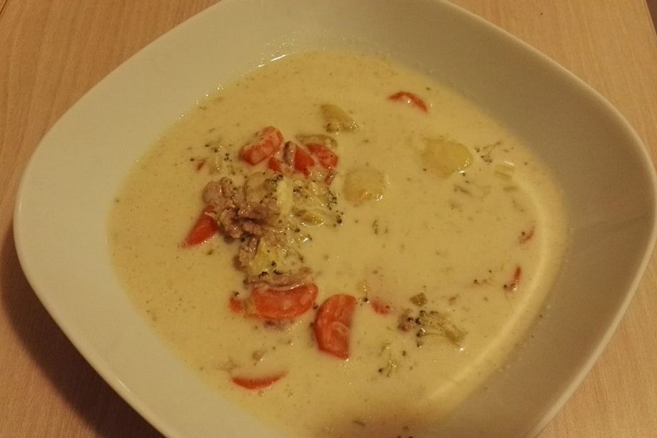 Claudis Kartoffel-Gemüse-Käsesuppe