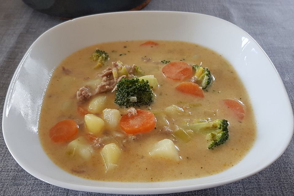 Claudis Kartoffel-Gemüse-Käsesuppe