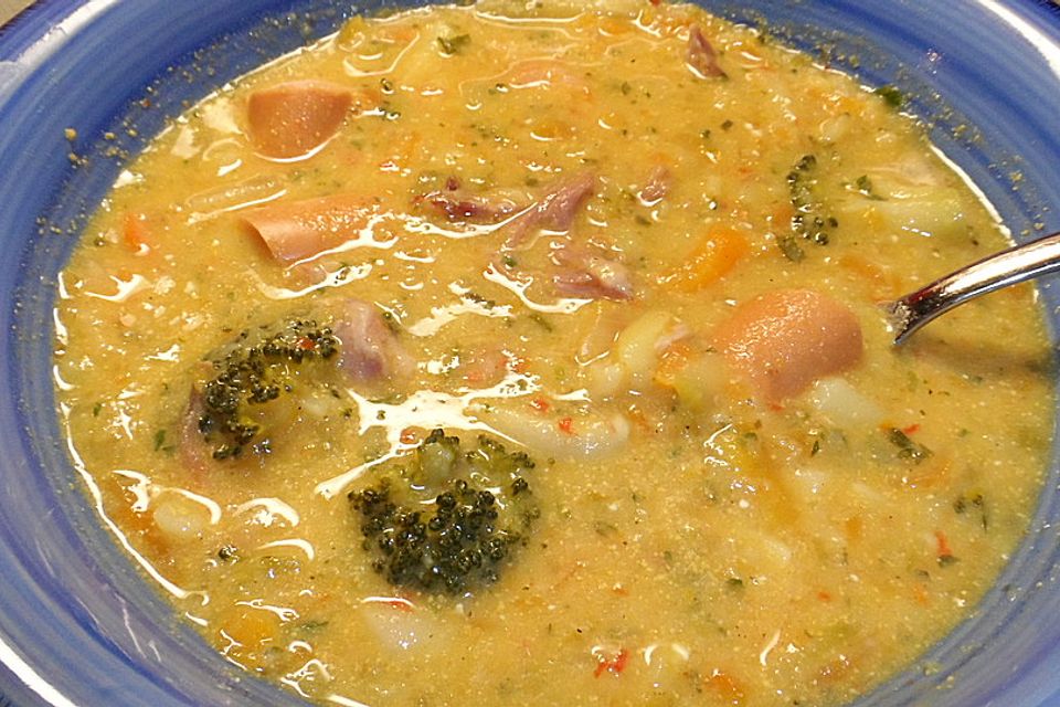 Claudis Kartoffel-Gemüse-Käsesuppe