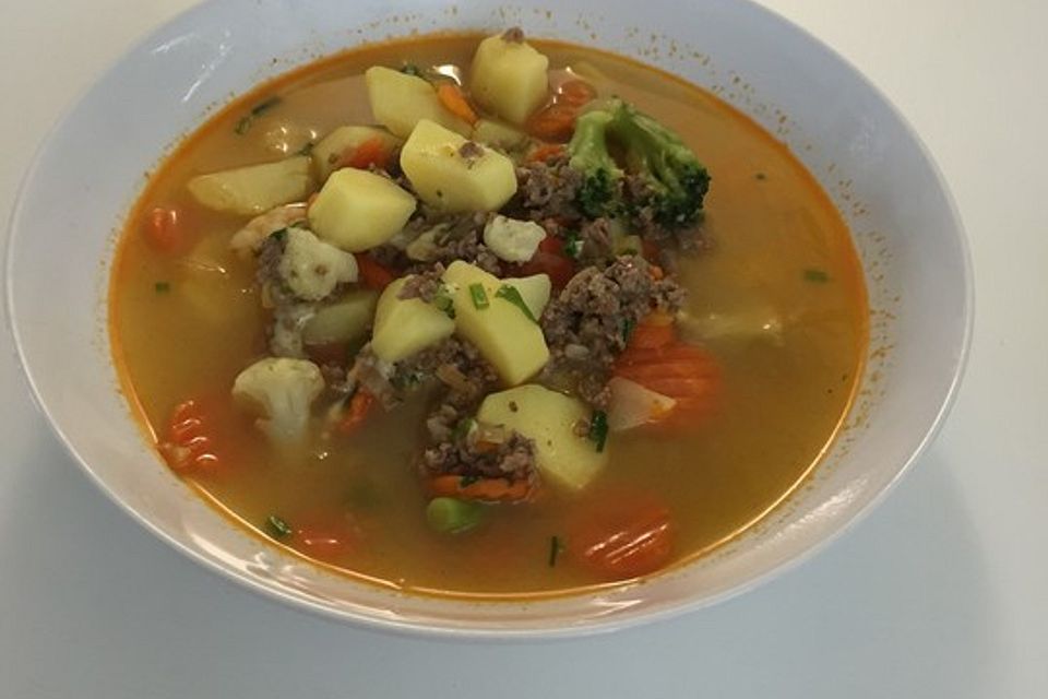 Claudis Kartoffel-Gemüse-Käsesuppe