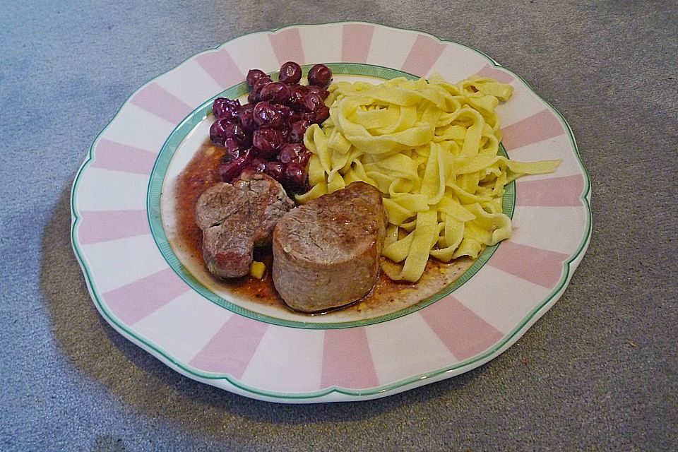 Schweinefilet mit pikanten Kirschen