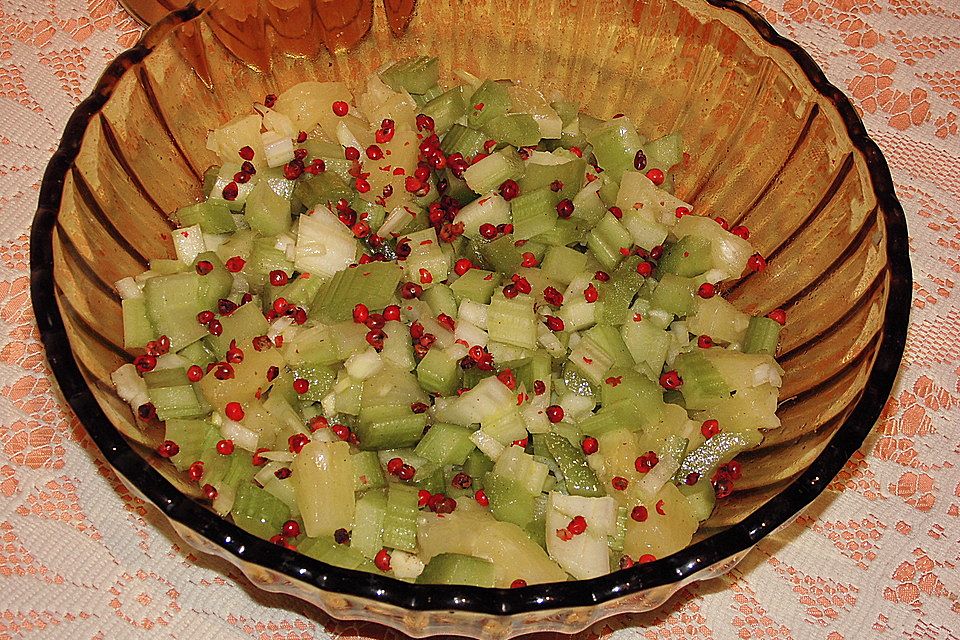 Staudensellerie-Ananas-Salat