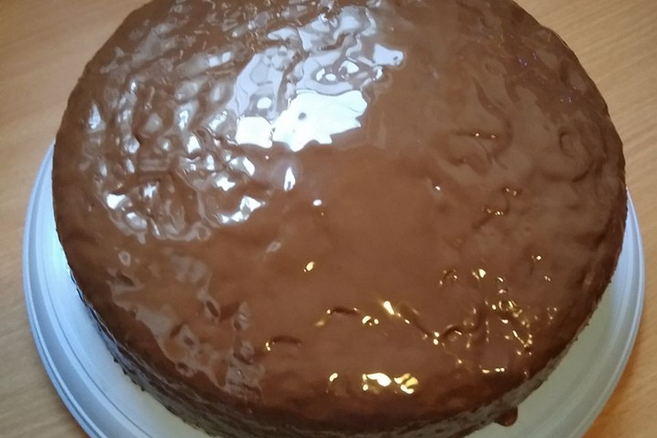 Schokoladenkuchen mit Schattenmorellen