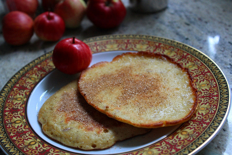 Pfannkuchen mit Äpfeln