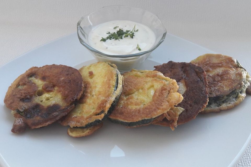 Frittierte Zucchini im Teig