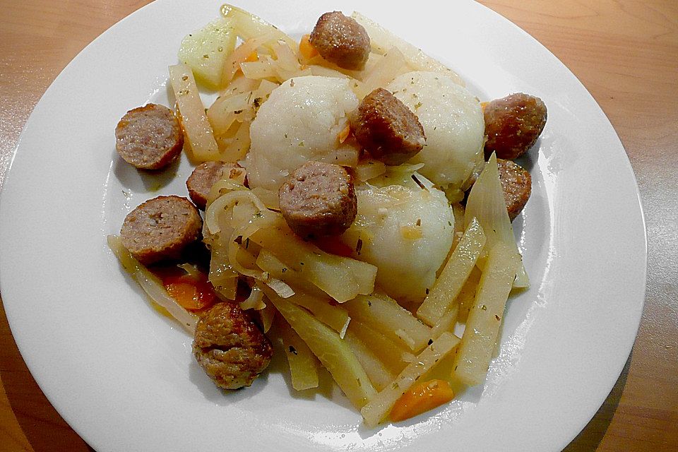 Kohlrabipfanne mit Bratwurst