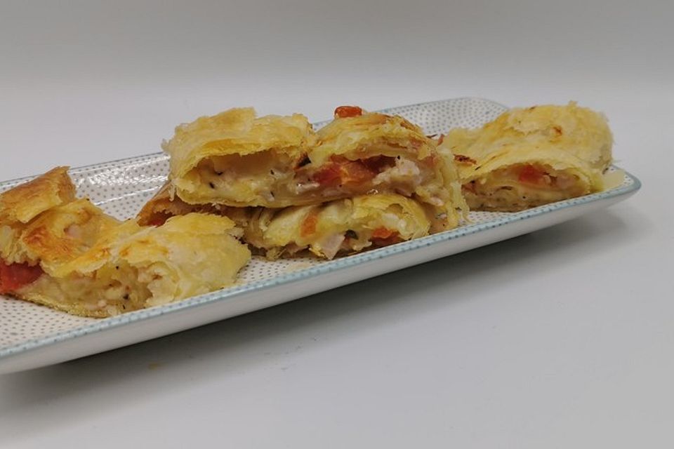 Schinken - Tomaten - Mozzarella - Strudel