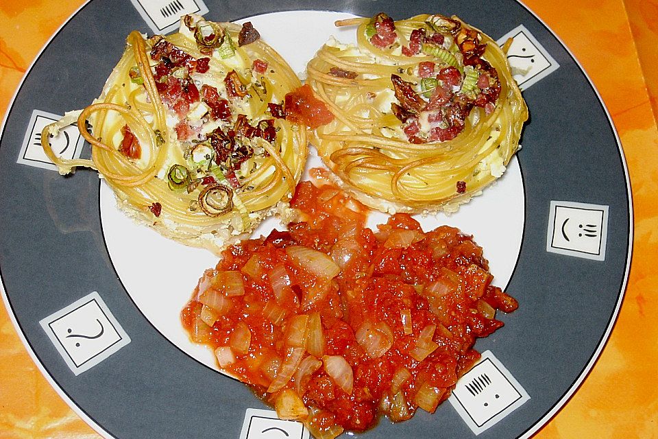 Spaghetti - Muffins mit Tomatensauce