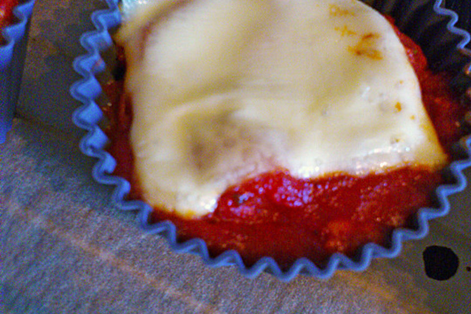 Spaghetti - Muffins mit Tomatensauce