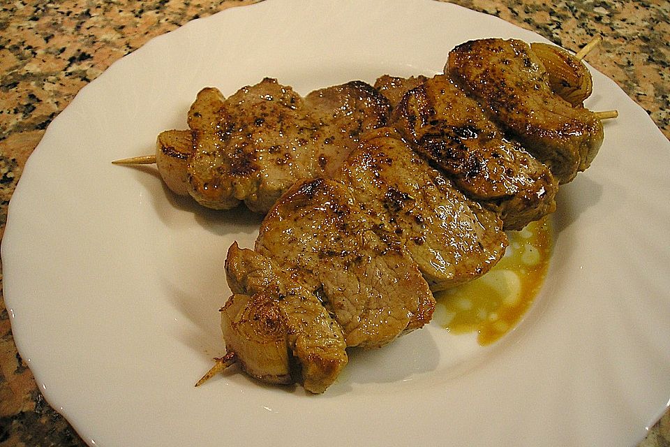 Würzige Schweinefiletspieße mit Honigsauce