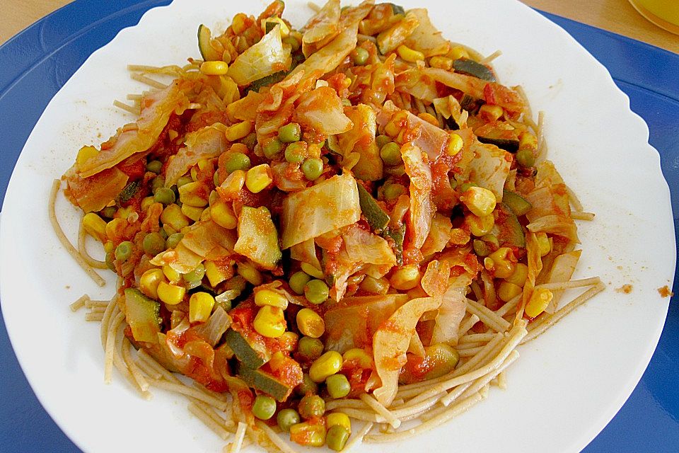 Nudeln mit Tomatensoße