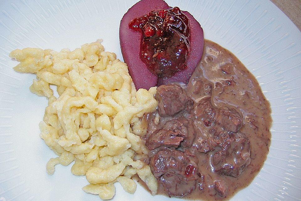 Hirsch - Ragout mit Rotweinsoße