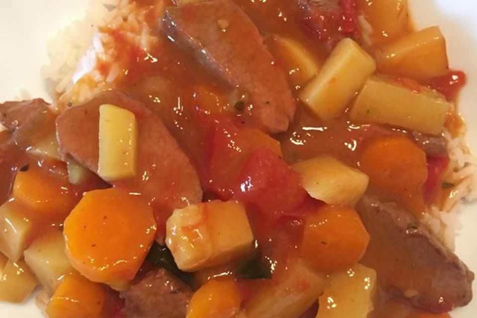 Lammragout in Erdnusssauce