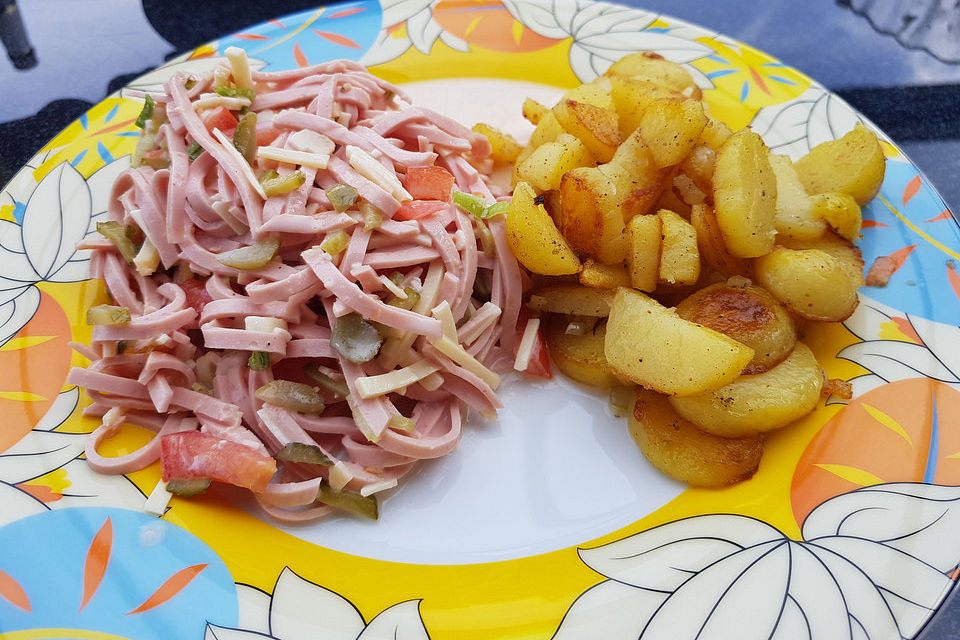 Oberschwäbischer Wurstsalat mit Bratkartoffeln