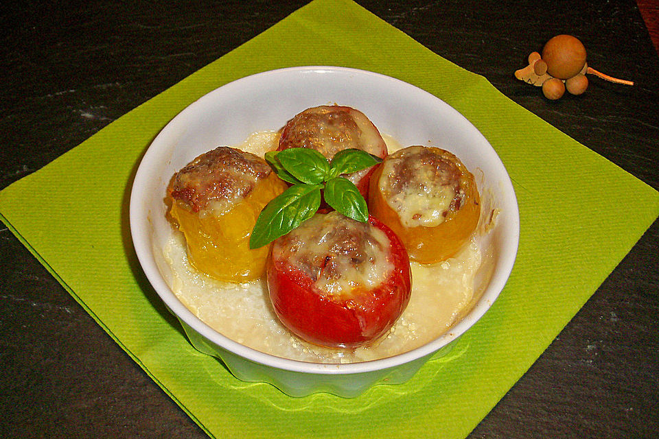 Gefüllte Tomaten mit Hackfleisch