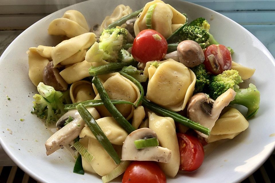 Vegetarische Tortellini-Pfanne